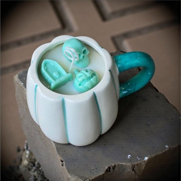 Handmade ✦ Pumpkin Mug Candle ✦ Vanilla Oatmeal Raisin Soy Wax Halloween Decor - Picture 8 of 9